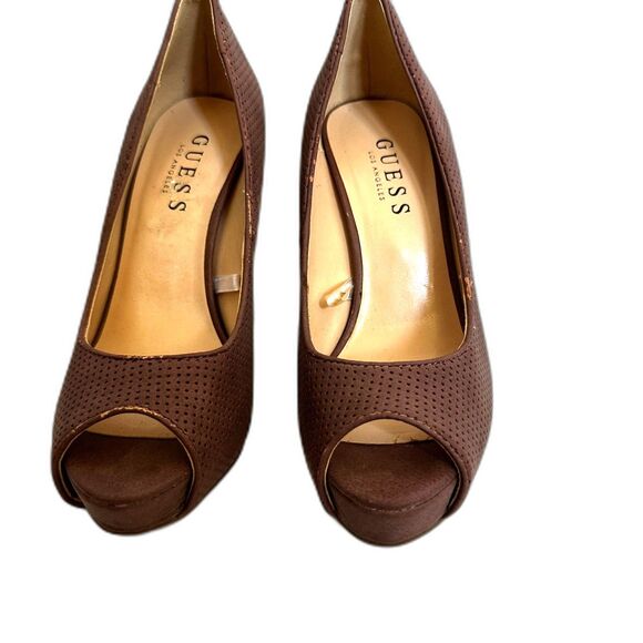 Guess Los Angeles Peep Toe Pink/Brown Preforated Pumps - Women 5.5 - Picture 2 of 8